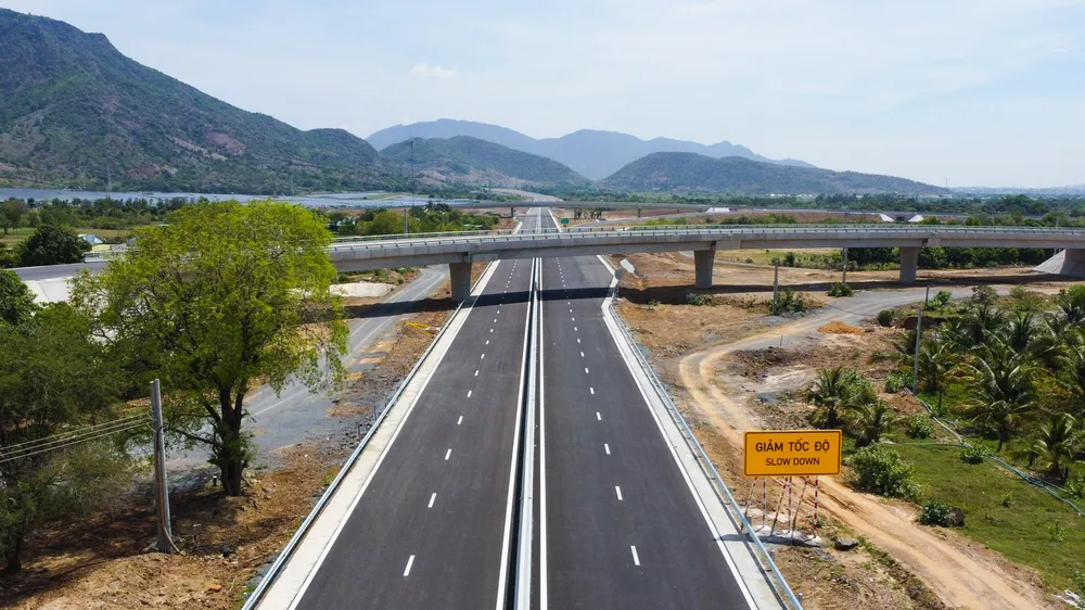 Cao tốc Cao Lãnh - An Hữu là tuyến cao tốc trục ngang thứ 2 của vùng Đồng bằng sông Cửu Long