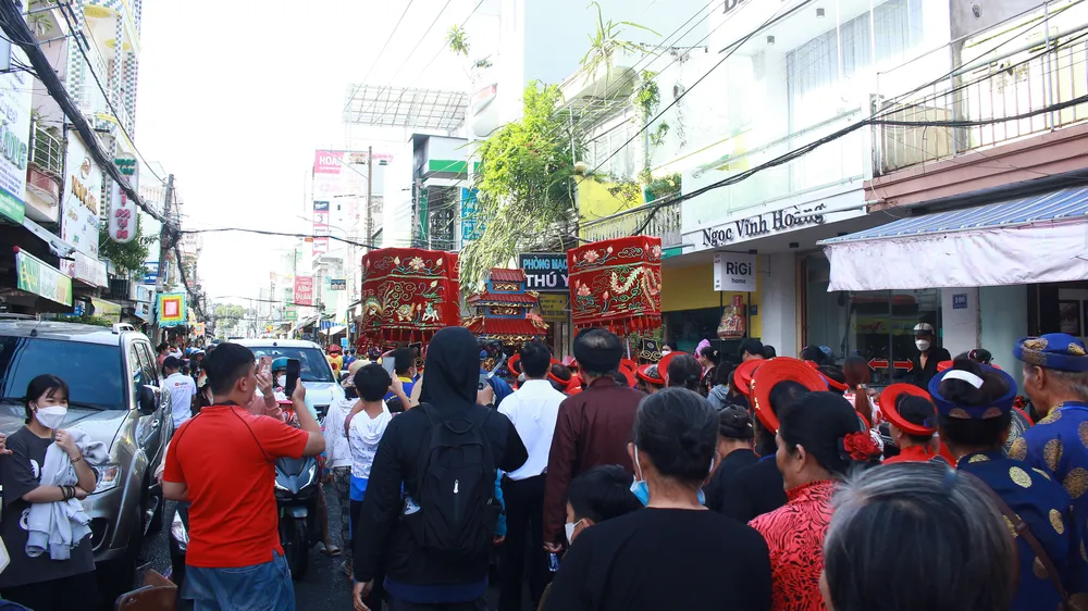 Lễ Nghinh sắc qua các tuyến đường trong nội ô TP Cao Lãnh, tỉnh Đồng Tháp. Ảnh: P. LỘC