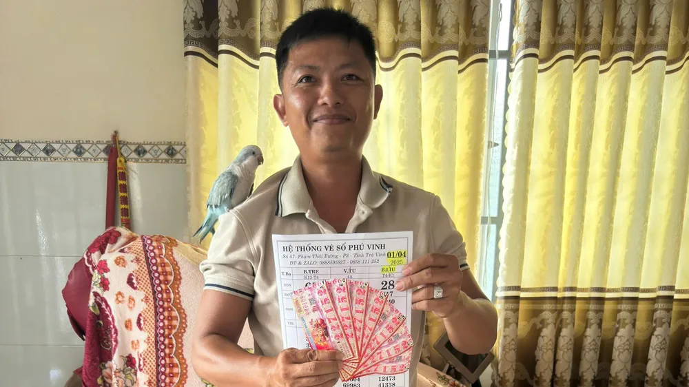 Trà Vinh: Một người đàn ông trúng 7 tờ vé số giải đặc biệt
