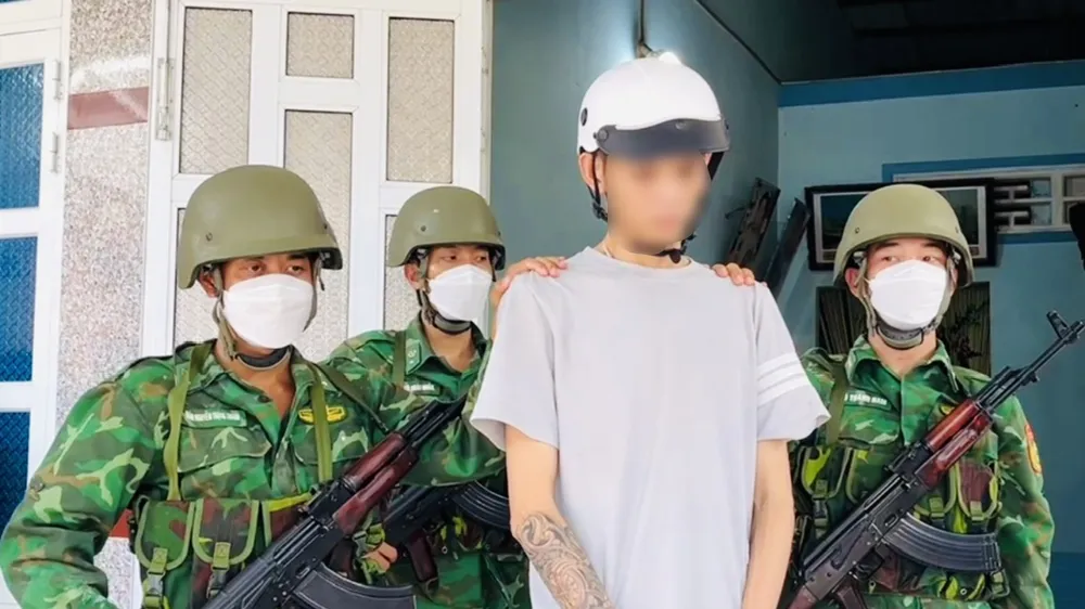 Bến Tre: Bắt đối tượng tàng trữ ma tuý và súng Rulo