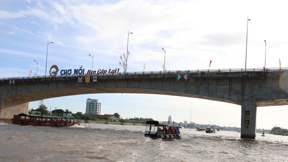 Chợ nổi Cái Răng - điểm đến của miền sông nước Cửu Long. Ảnh: CAO PHONG