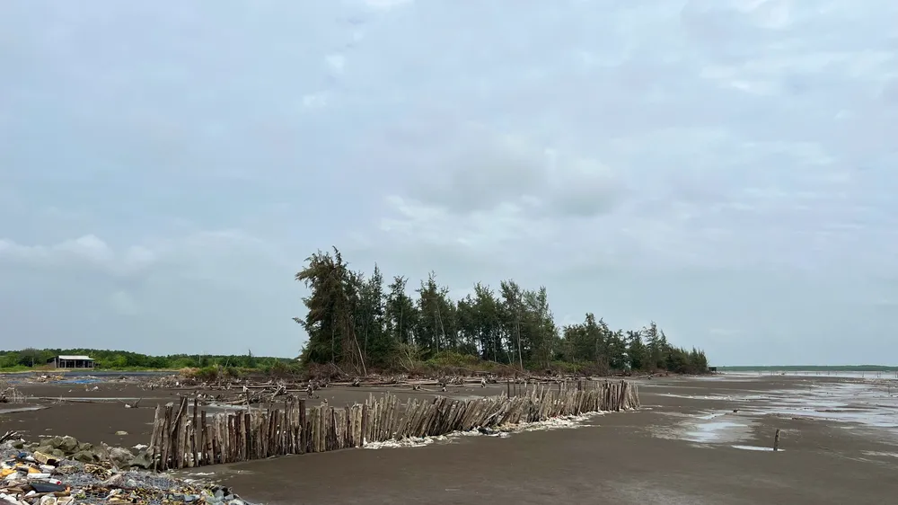 Sạt lở bờ biển tại Vĩnh Long đang diễn biến phức tạp
