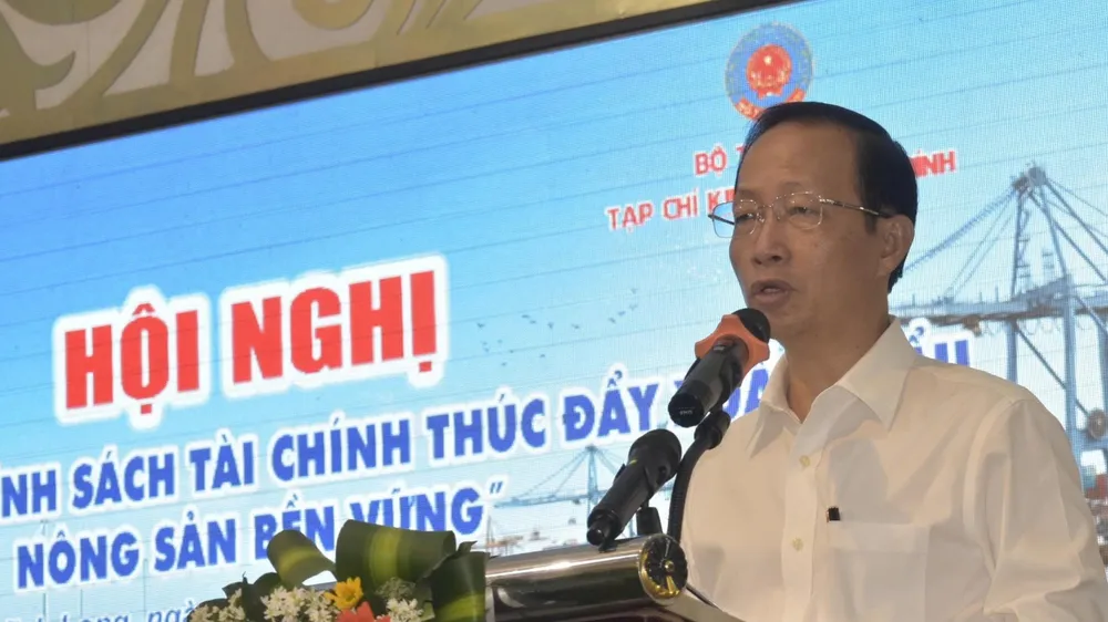 Phó Chủ tịch UBND tỉnh Vĩnh Long Nguyễn Trúc Sơn, phát biểu tại hội nghị. Ảnh: TÍN HUY