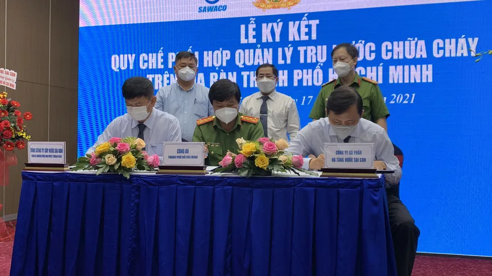 Các đơn vị ký kết phối hợp quản lý trụ nước chữa cháy chiều 17-12