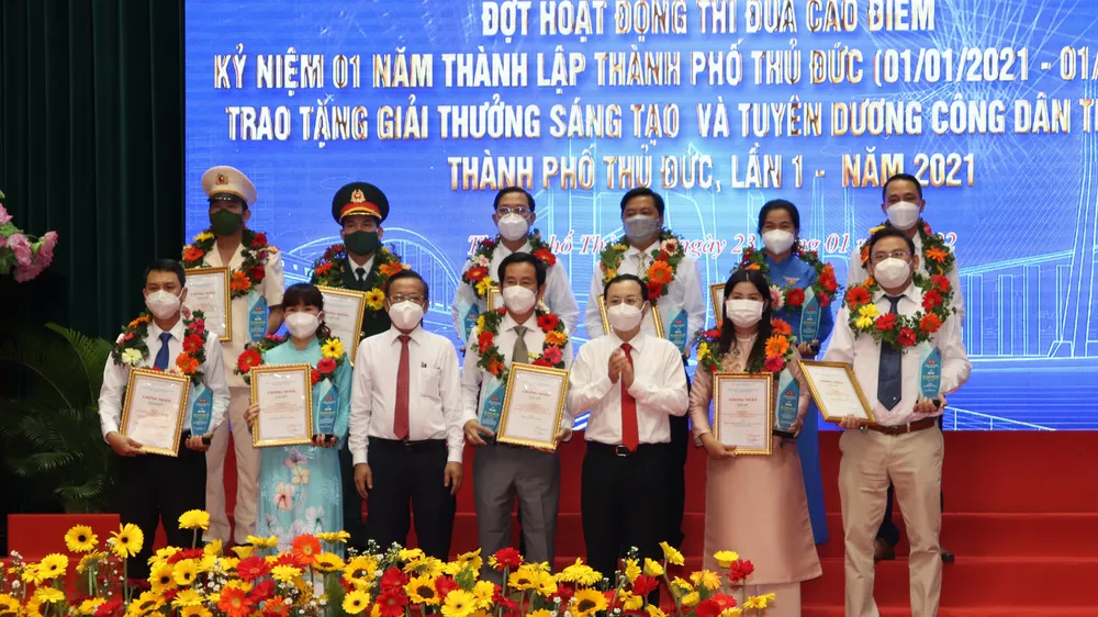 Các tác giả có công trình đạt Giải thưởng sáng tạo TP Thủ Đức lần 1, năm 2021