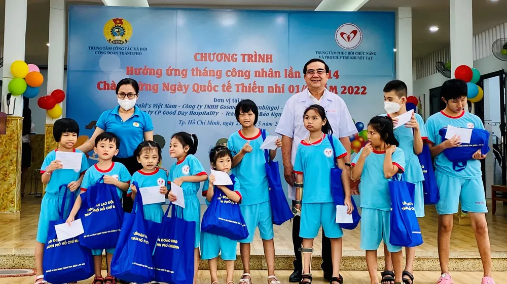 Trẻ mồ côi, khuyết tật được chăm lo nhân Ngày Quốc tế thiếu nhi 1-6