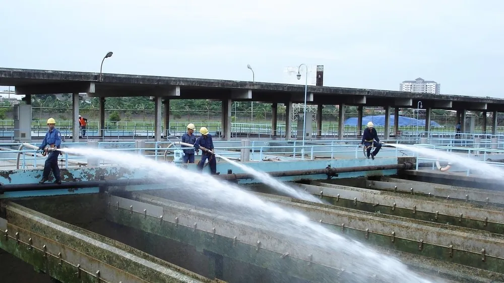 Việc cúp nước hoặc nước yếu xảy ra do thay mới van tại Nhà máy nước Thủ Đức