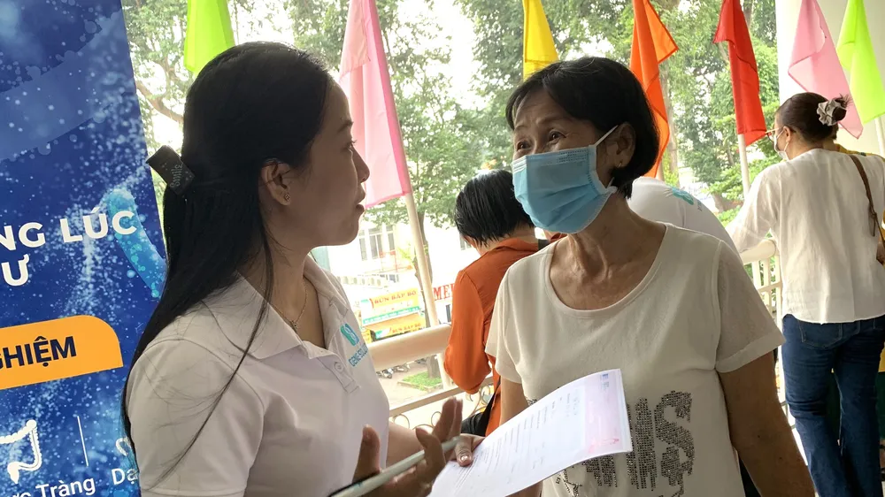 Tư vấn về tầm soát ung thư vú đến nữ công nhân lao động 