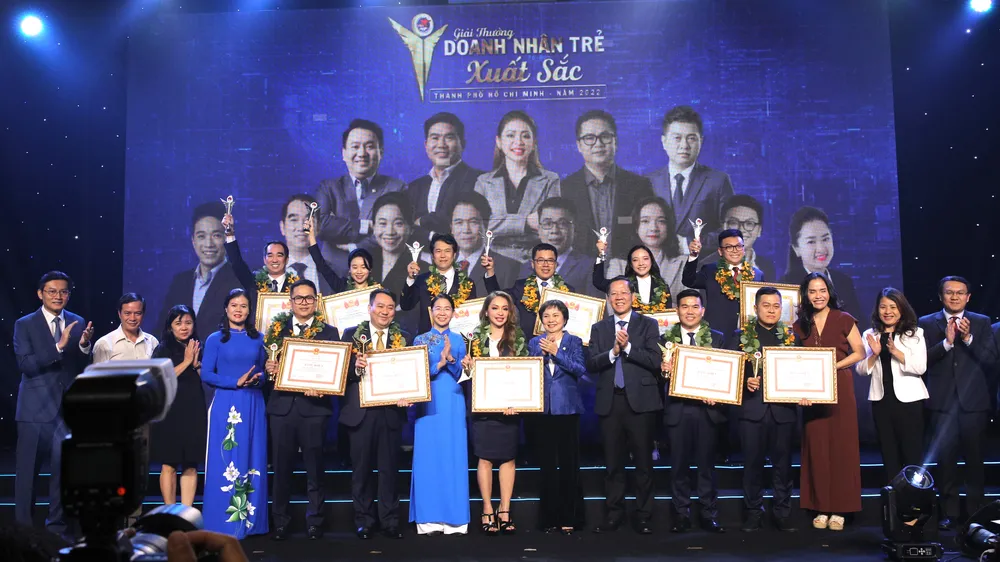 Chủ tịch UBND TPHCM Phan Văn Mãi tuyên dương các doanh nhân trẻ tiêu biểu 