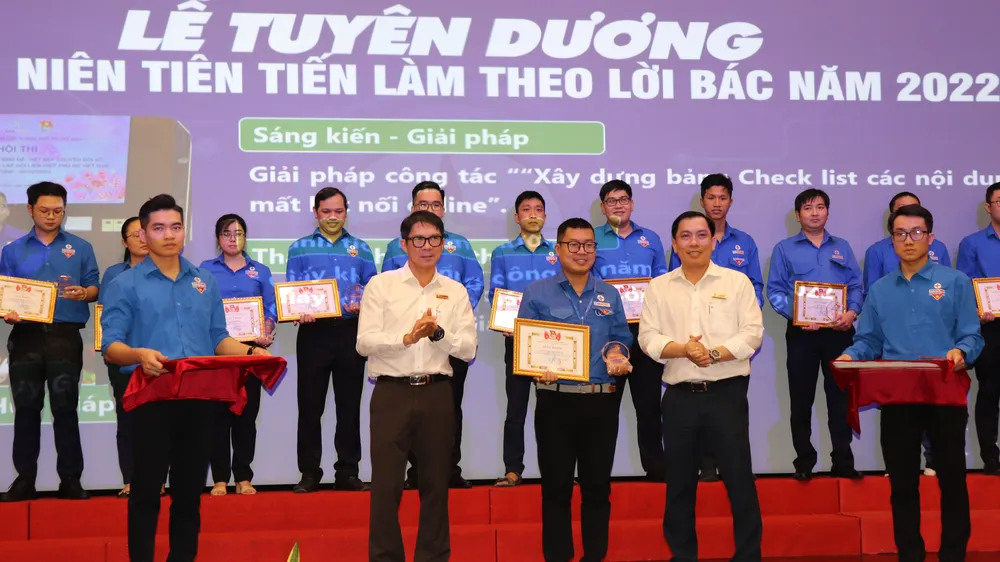 Đoàn EVNHCMC tuyên dương thanh niên ngành điện tiêu biểu trong học tập Bác