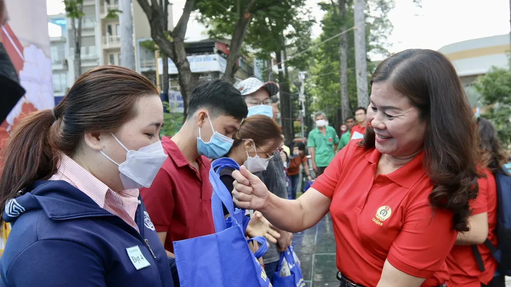Kinh tế khó khăn, chuẩn bị kế hoạch tổ chức “Tết sum vầy” năm 2024 cho người lao động