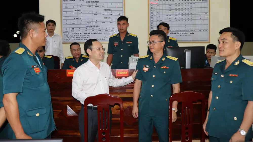 Phó Bí thư Thành ủy TPHCM Nguyễn Văn Hiếu thăm, chúc mừng năm mới các đơn vị trực tết