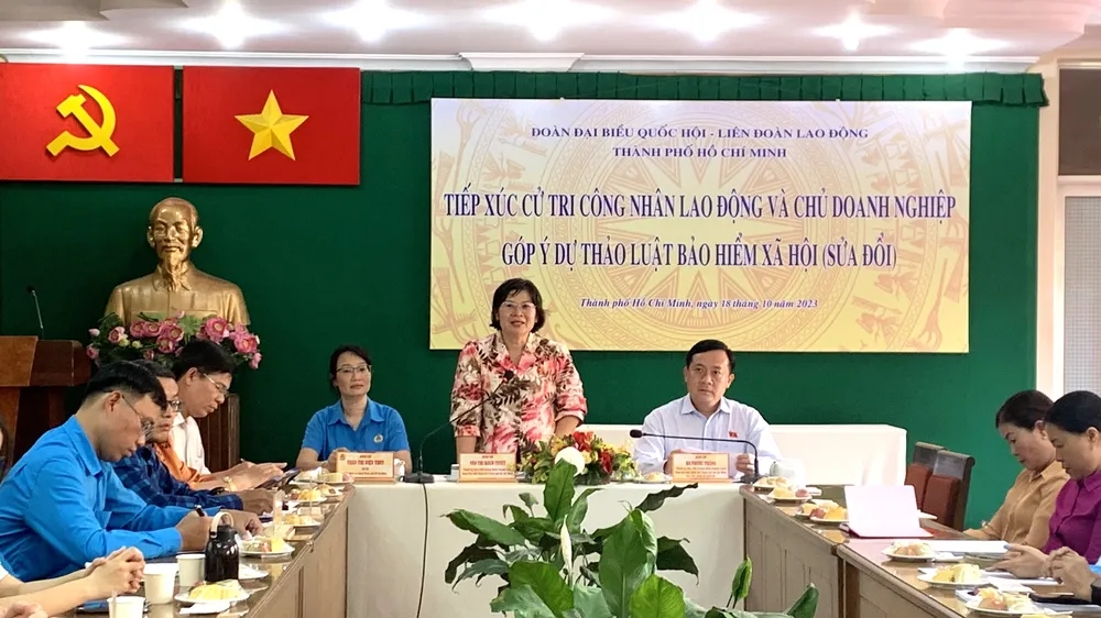 Các đại biểu Đoàn đại biểu Quốc hội TPHCM TXCT ngày 18-10