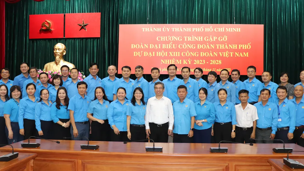Phó Bí thư Thành ủy TPHCM Nguyễn Phước Lộc gặp gỡ Đoàn đại biểu Công đoàn TPHCM dự Đại hội XIII Công đoàn Việt Nam. Ảnh: THÁI PHƯƠNG