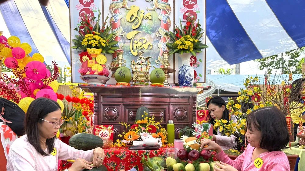 Các đội thi Trang trí Mâm ngũ quả ngày tết với chủ đề “Tết sum vầy – Xuân đoàn kết” do LĐLĐ quận 5 tổ chức