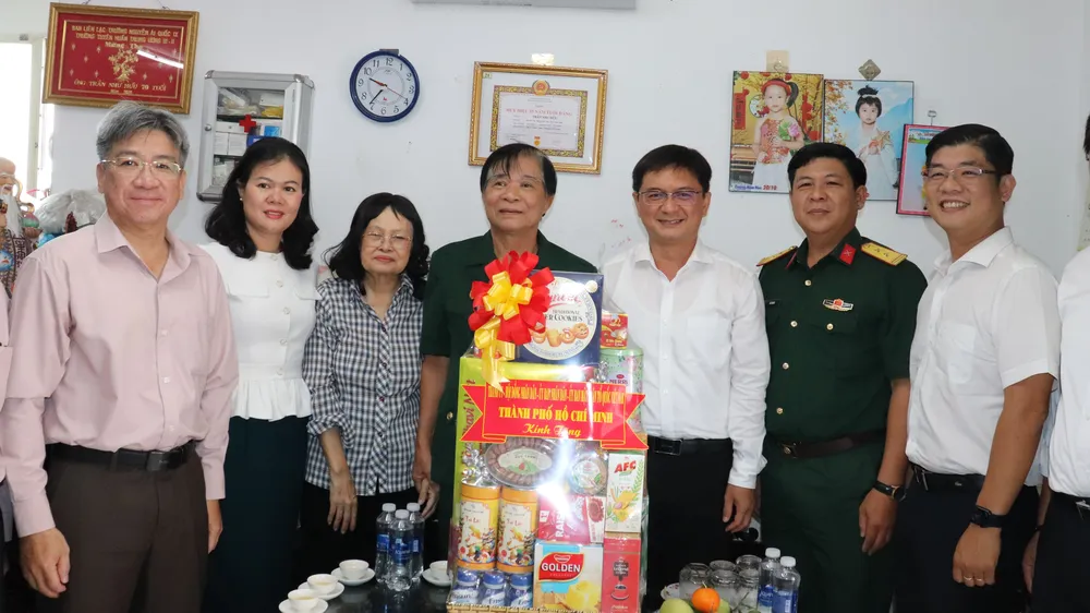 Trưởng Ban Tuyên giáo và Dân vận Thành ủy TPHCM Nguyễn Mạnh Cường thăm, tri ân ông Trần Như Hữu