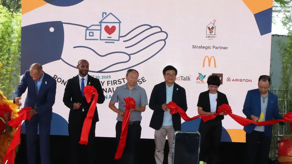 Cắt băng khánh thành Ngôi nhà Chung Ronald McDonald House