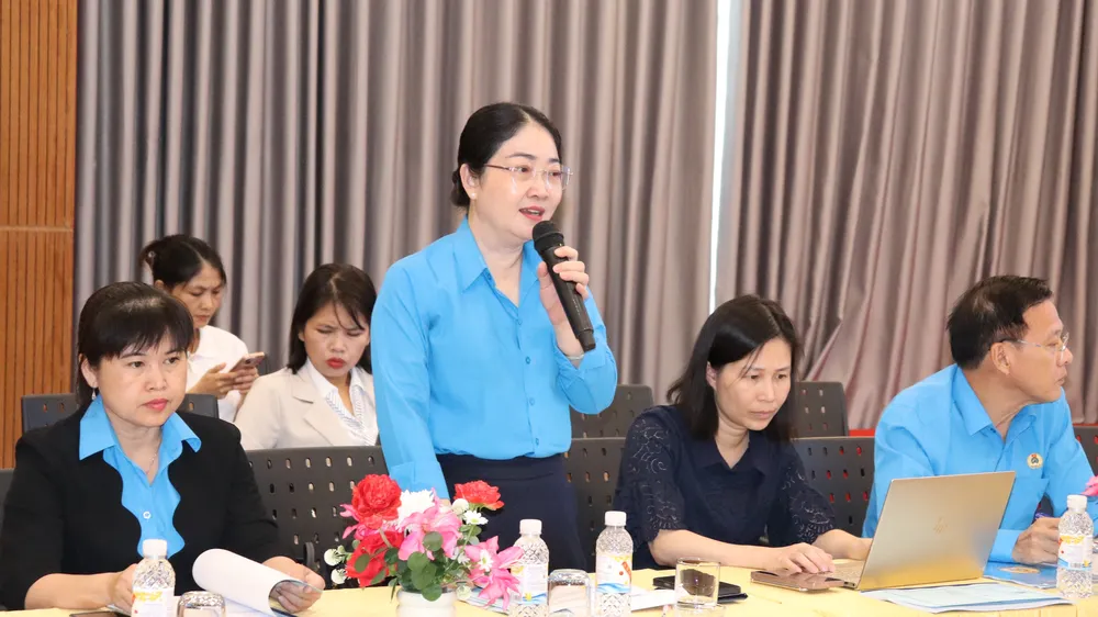 Phó Chủ tịch LĐLĐ TPHCM Nguyễn Kim Loan góp ý dự thảo các Văn kiện trình Đại hội XIV của Đảng 