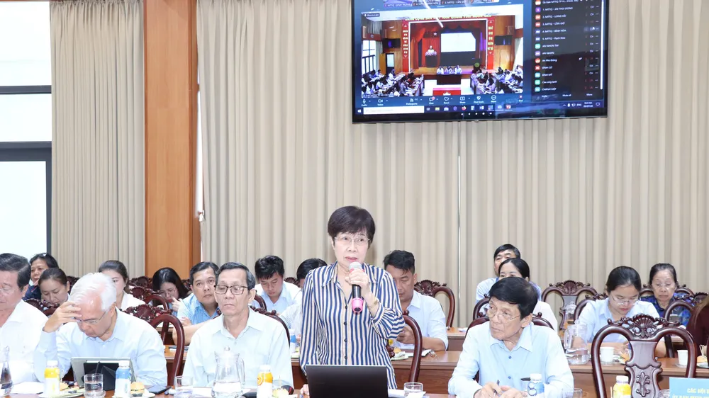 Đại biểu nêu ý kiến tại hội nghị. Ảnh: ANH HOÀNG