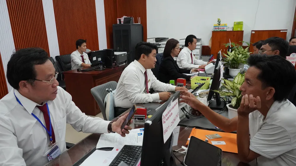 Gỡ khó nhân sự cho cơ sở