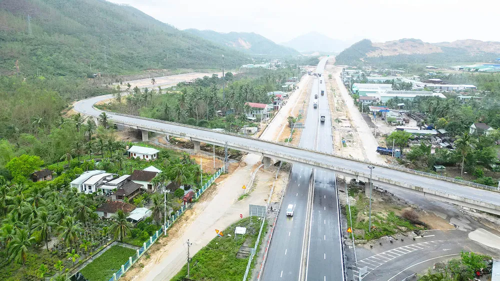 Các dự án giao thông trọng điểm qua miền Trung - Tây Nguyên: Sẵn sàng thông xe, tạo xung lực phát triển
