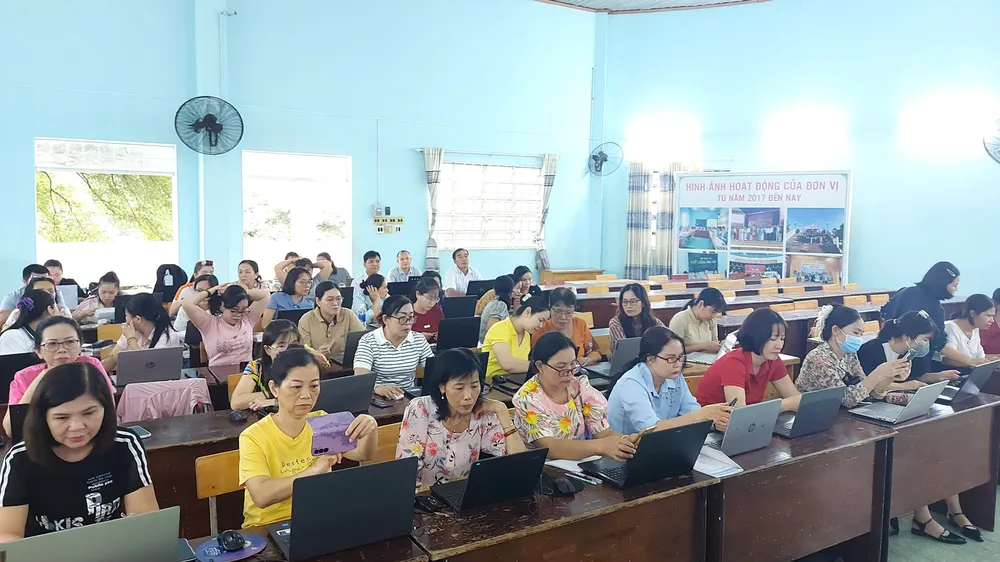 Nâng cao năng lực số cho cán bộ quản lý giáo dục