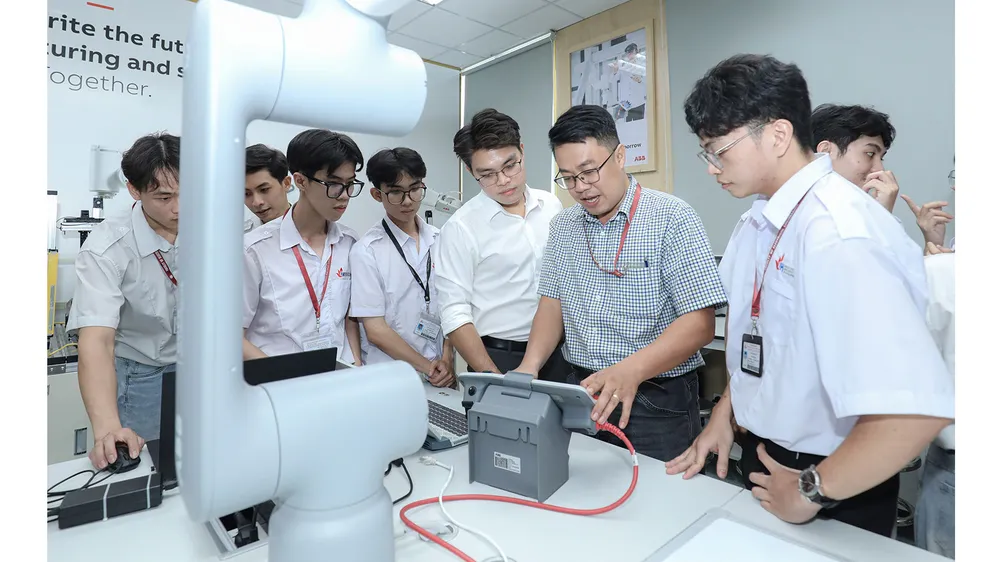 Đột phá đào tạo nhân lực công nghệ chiến lược - Bài 1: Điệp khúc “khát” nhân lực