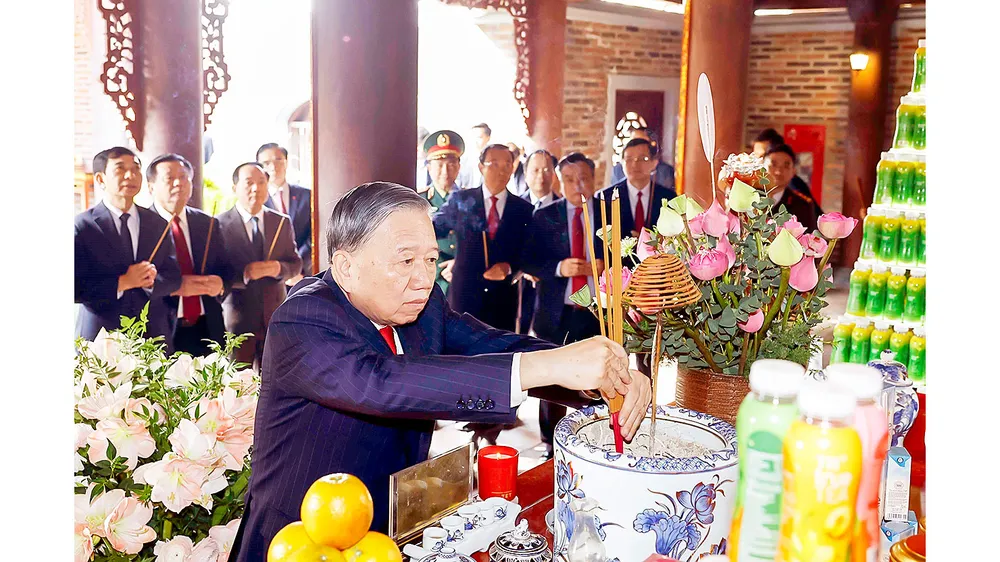 Tổng Bí thư Tô Lâm dâng hoa, dâng hương tưởng niệm Chủ tịch Hồ Chí Minh