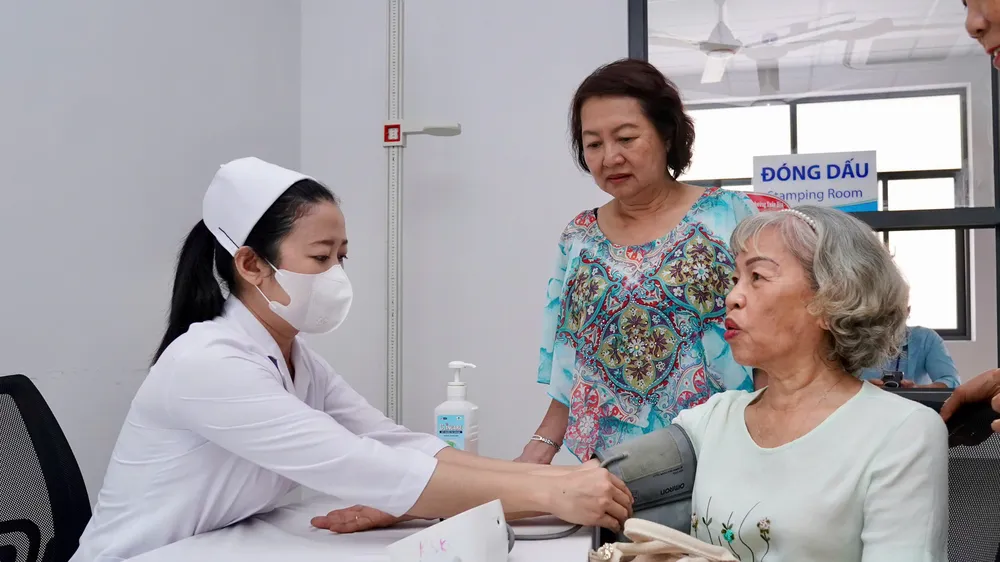 Hoàn thiện mạng lưới chăm sóc sức khỏe từ cơ sở