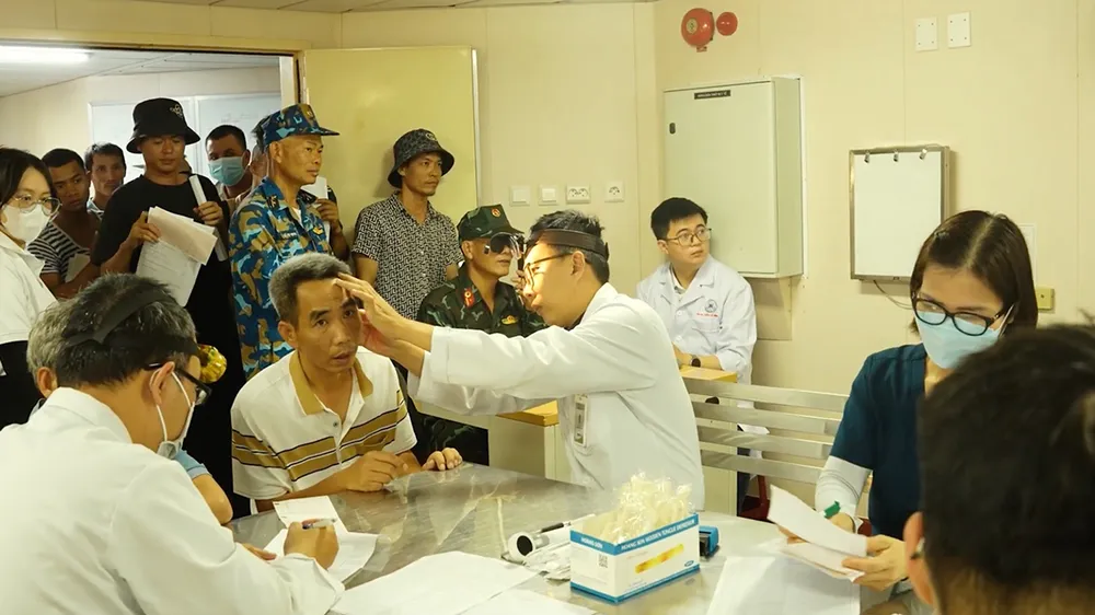 Mang sứ mệnh chăm sóc sức khỏe đến đảo xa