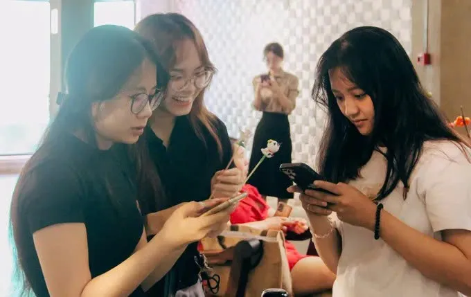 Tiền lương và chuyện người trẻ ngại lập gia đình, sinh con