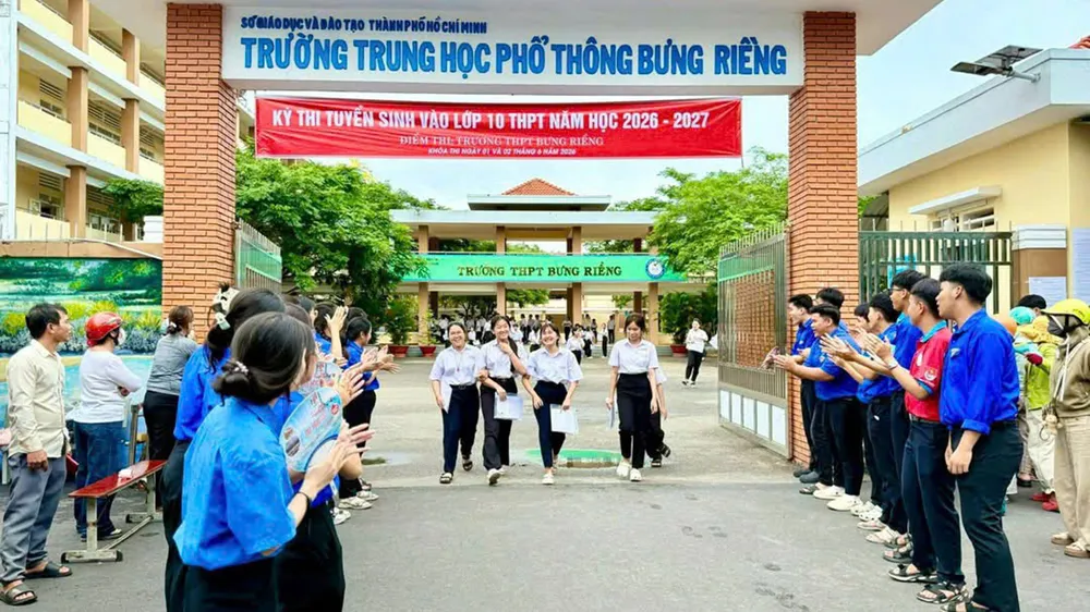 Chật vật tuyển sinh lớp 10