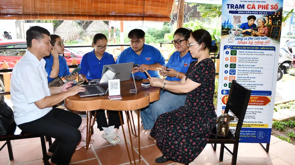 Sáng rộn ràng ở những góc “cà phê số”
