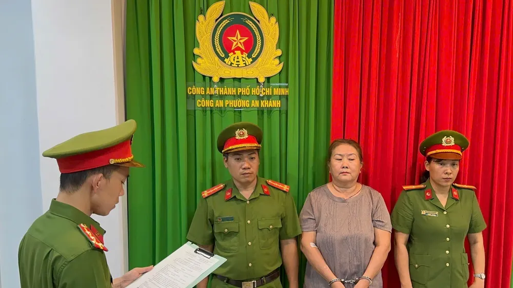 TPHCM: Bắt đối tượng cho người khác chôn lấp gần 2.900 tấn chất thải trái phép