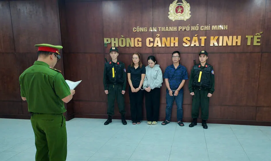 Cơ quan Cảnh sát điều tra Công an TPHCM tống đạt các quyết định đối với các bị can