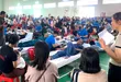Đông đảo tình nguyện viên tham gia hiến máu nhân đạo.