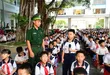 Cán bộ Hải đoàn Biên phòng 18 tuyên truyền về Chủ tịch Hồ Chí Minh cho học sinh trường Tiểu học Hải Nam