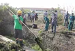 Phường Phước Thắng ra quân vệ sinh kênh thoát nước trước mùa mưa