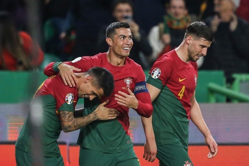 Vòng loại Euro 2024, Bảng J Ronaldo lập kỷ lục ra sân nhiều nhất, Bồ