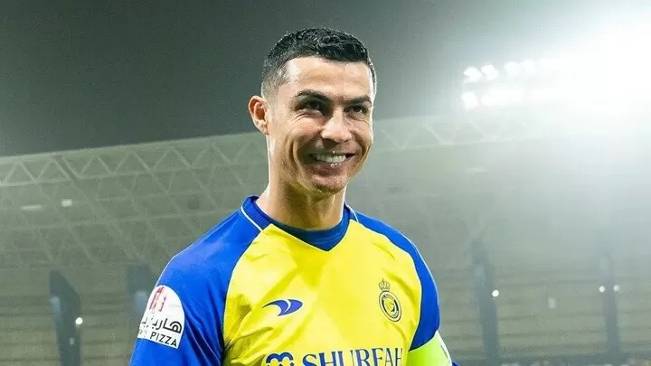 Ronaldo đứng đầu danh sách VĐV hưởng lương cao nhất thế giới, lập kỷ lục Guinness | CHUYÊN TRANG THỂ THAO