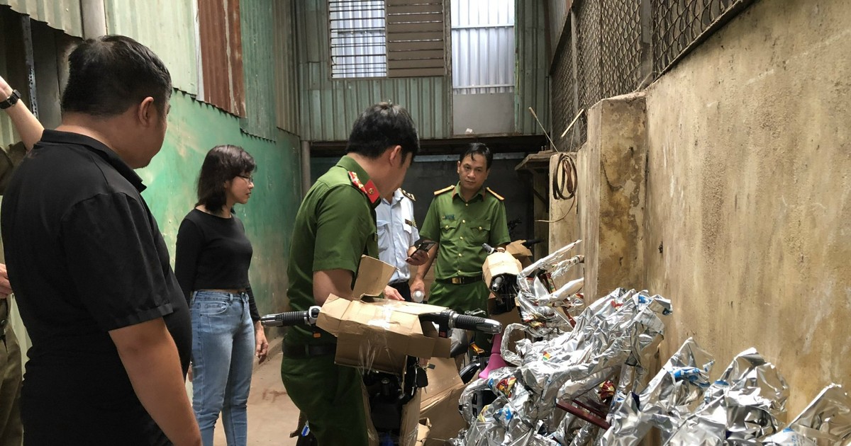 Bình Dương: Bắt quả tang cơ sở sản xuất xe đạp điện giả nhãn mác