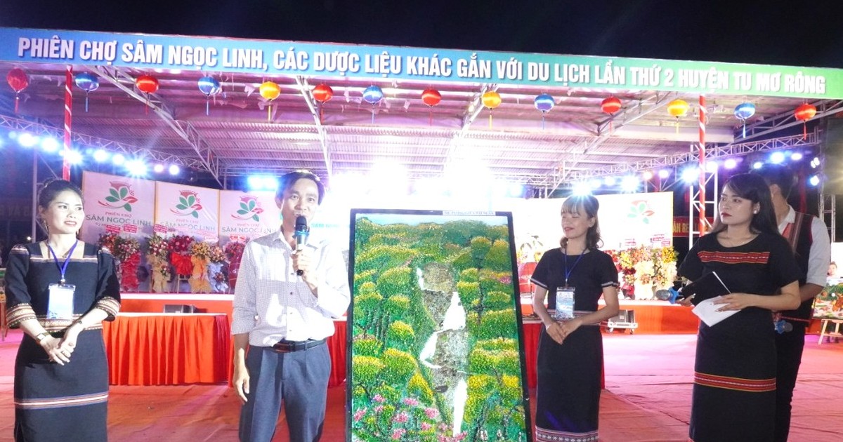 Hơn 131 nghìn bức tranh Bác Hồ với thiếu nhi  Thiếu nhi với Bác Hồ