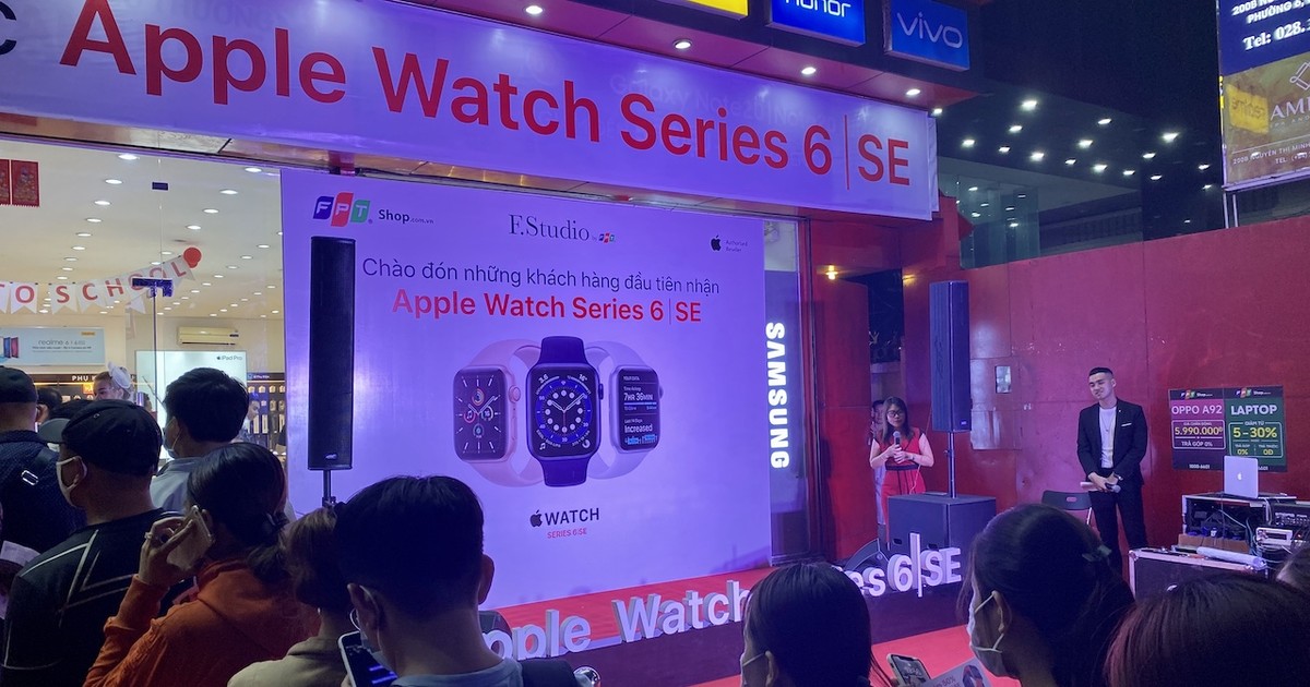 Hơn 500 chiếc Apple Watch Series 6 và SE chính hãng được bán trong 30 phút tại FPT Shop