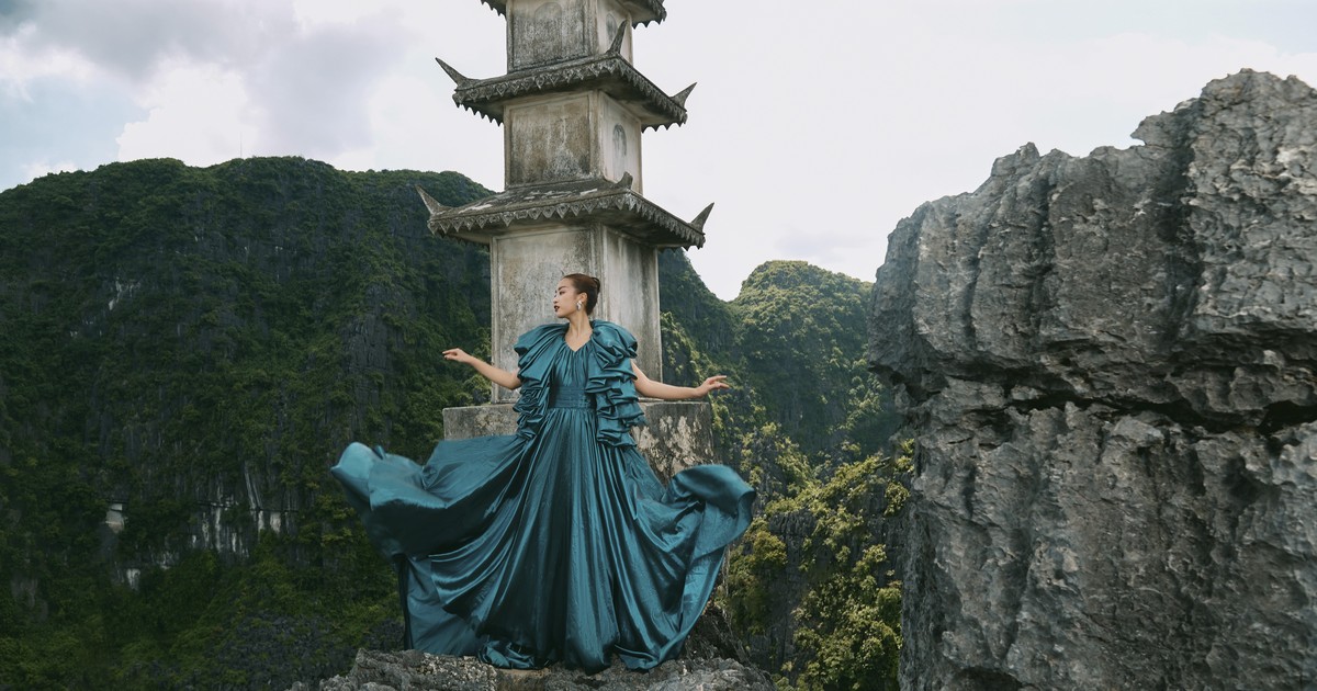 Lê Thanh Hòa giới thiệu bộ sưu tập thời trang mới kết hợp cùng Hoa hậu Đỗ Mỹ Linh