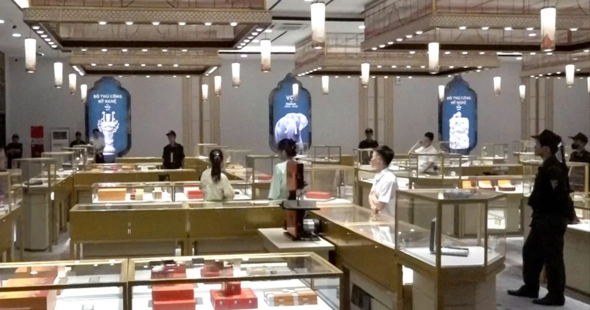 Phát hiện cửa hàng do người nước ngoài điều hành nghi bán ngà voi, mật gấu