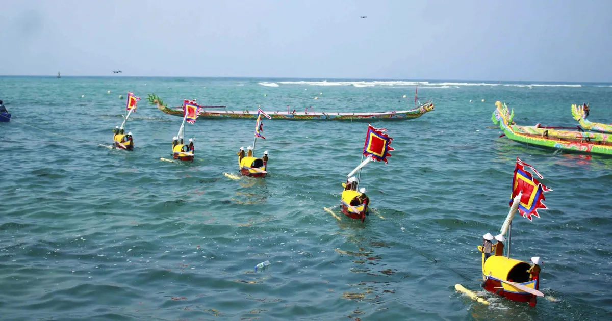 Lễ khao lề thế lính Hoàng Sa trên đảo Lý Sơn | BÁO SÀI GÒN GIẢI PHÓNG