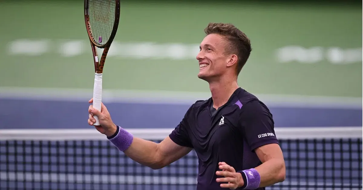 Indian Wells: Jiri Lehecka lại gây bất ngờ khi đánh bại Stefanos Tsitsipas,  sẽ đối đầu với Jannik Sinner ở tứ kết | CHUYÊN TRANG THỂ THAO
