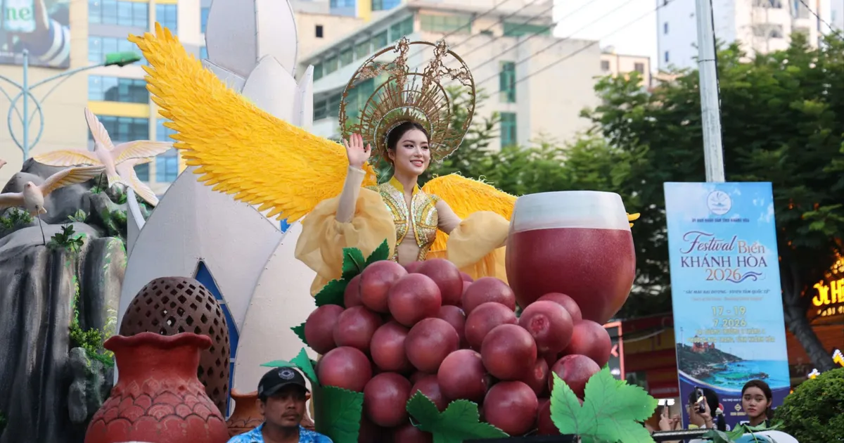 Carnival đường phố khuấy động Festival Biển Khánh Hòa