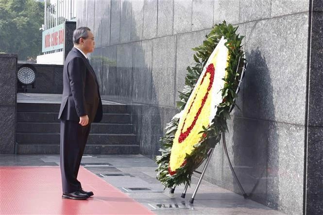 Chinese Premier pays tribute to late President Ho Chi Minh | SGGP ...