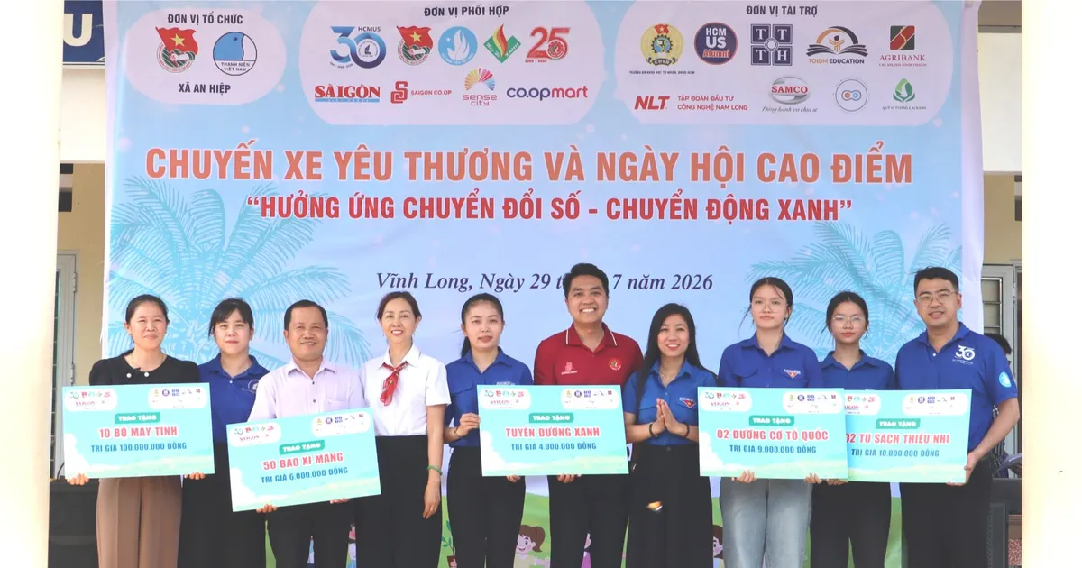 “Chuyến xe yêu thương” của tuổi trẻ TPHCM về với Vĩnh Long